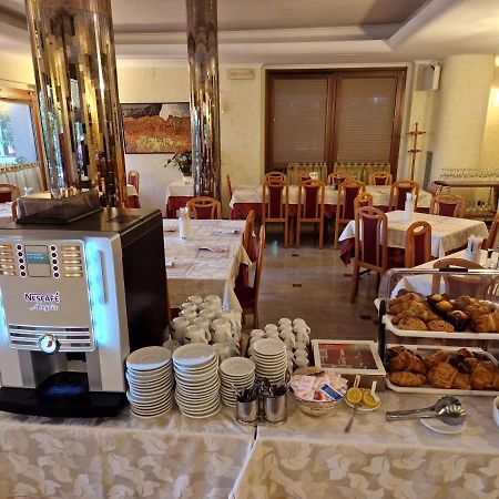 Hotel Ai Sette Nani Sistiana Buitenkant foto